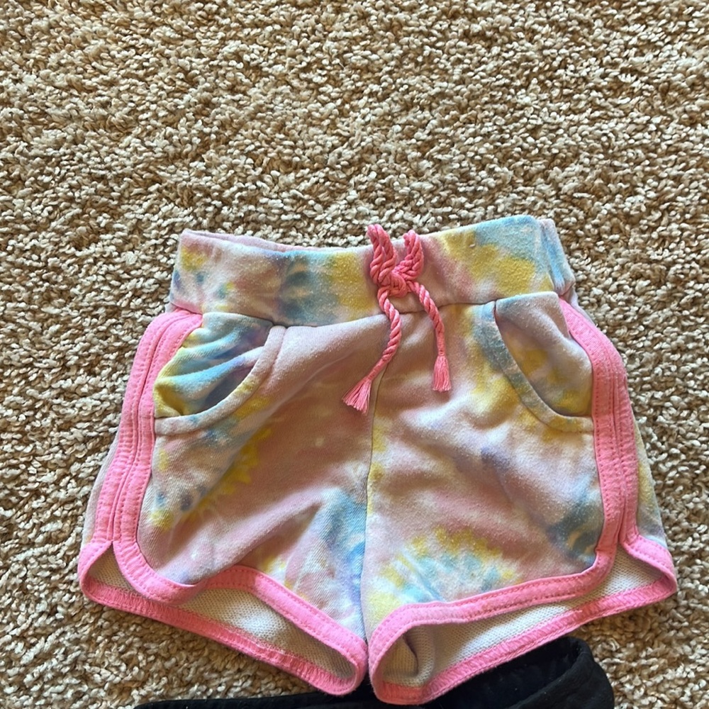 Shorts - Picture 2 of 4